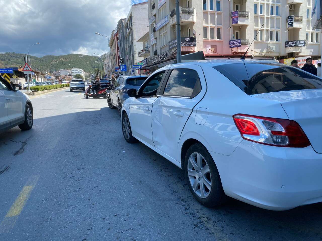 Menteşe’de Korkutan Kaza Araç Yandan Darbe Aldı 2